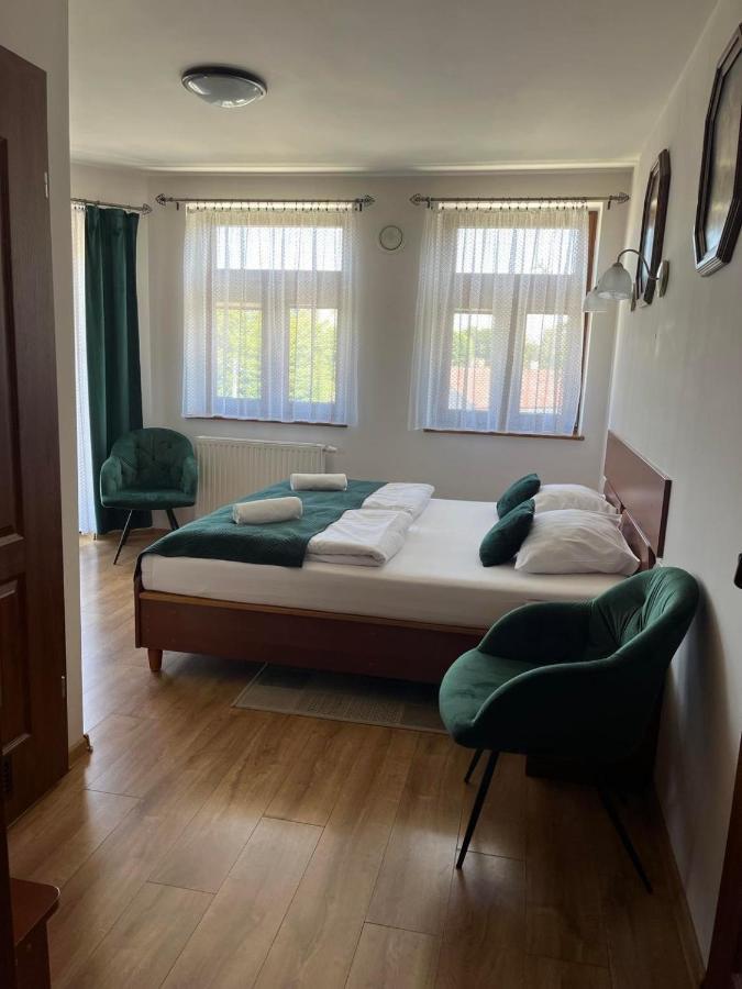 Kamienica Przy Bramie Hotel Opatow  Bagian luar foto