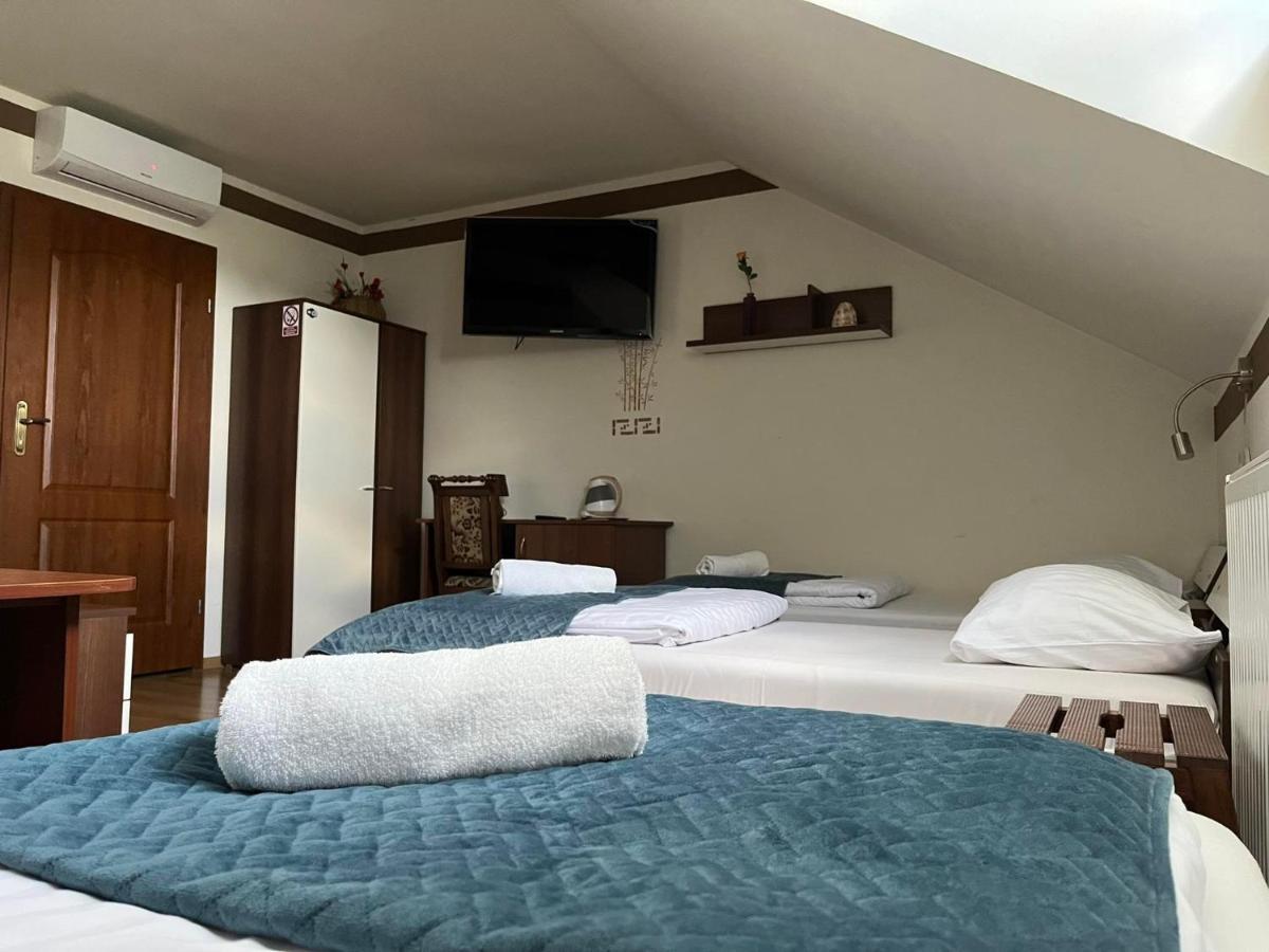 Kamienica Przy Bramie Hotel Opatow  Bagian luar foto