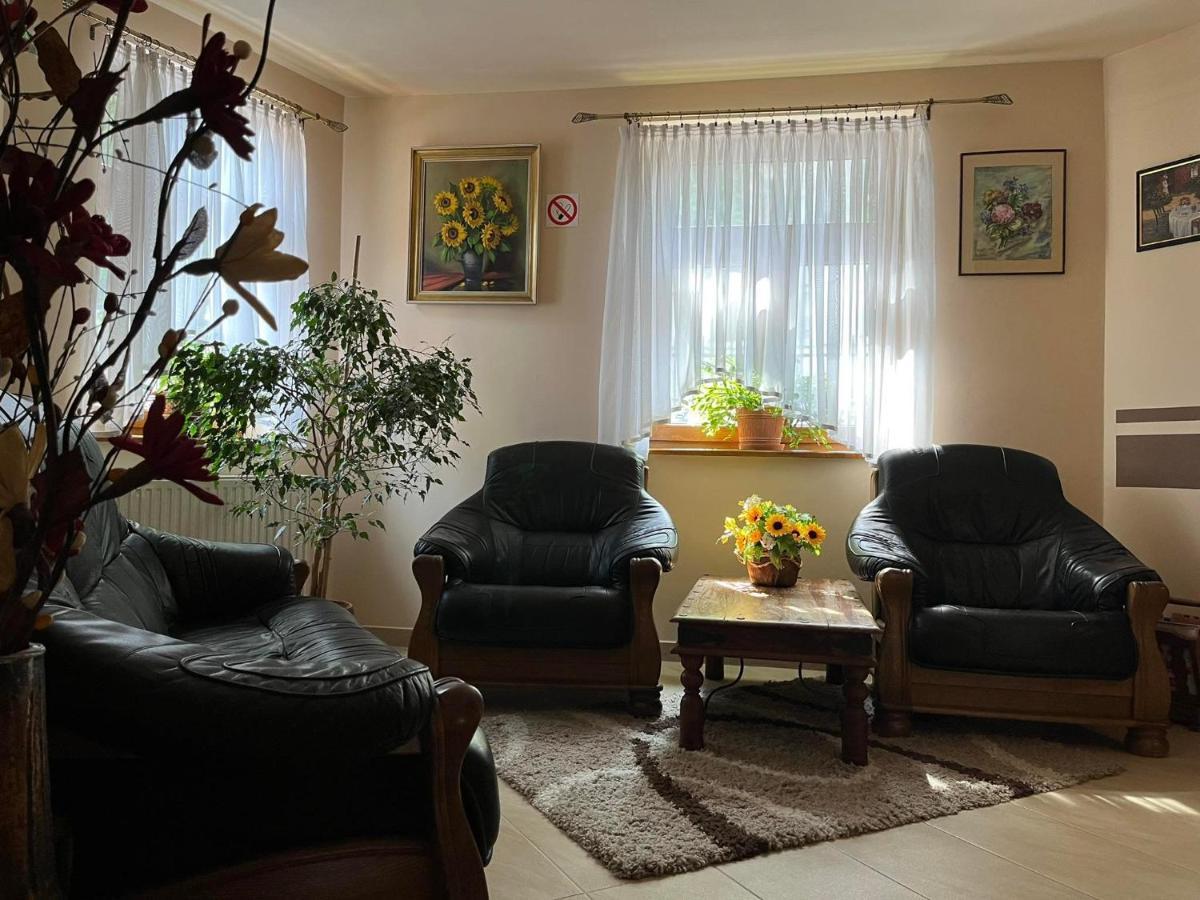 Kamienica Przy Bramie Hotel Opatow  Bagian luar foto