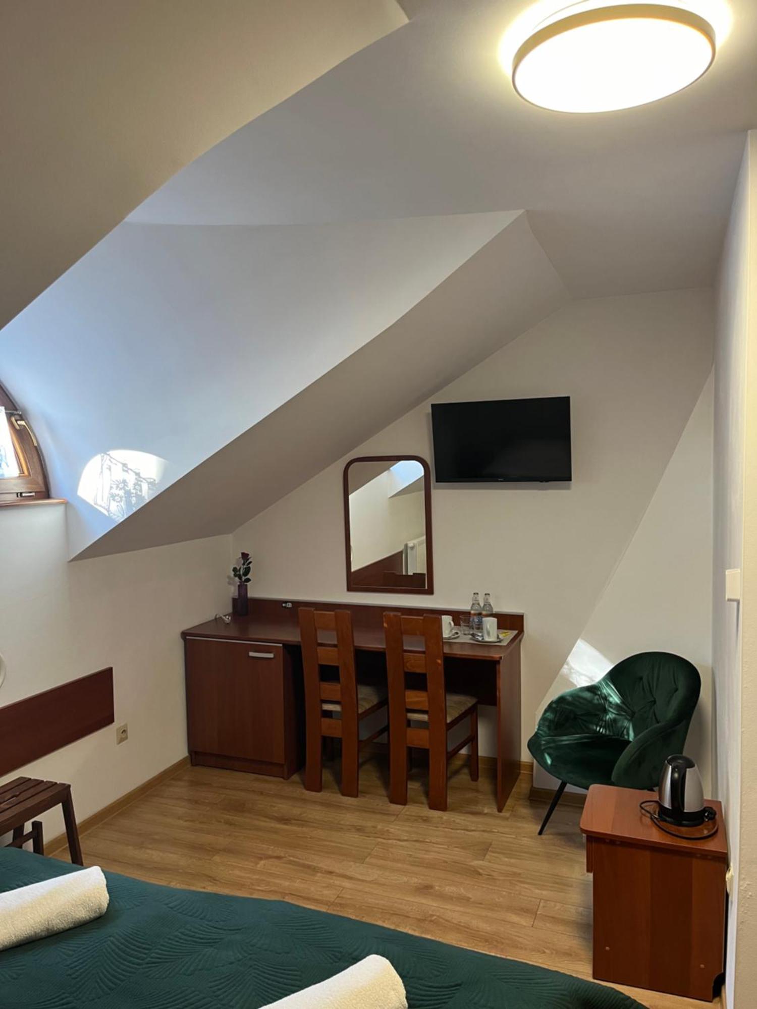 Kamienica Przy Bramie Hotel Opatow  Bagian luar foto