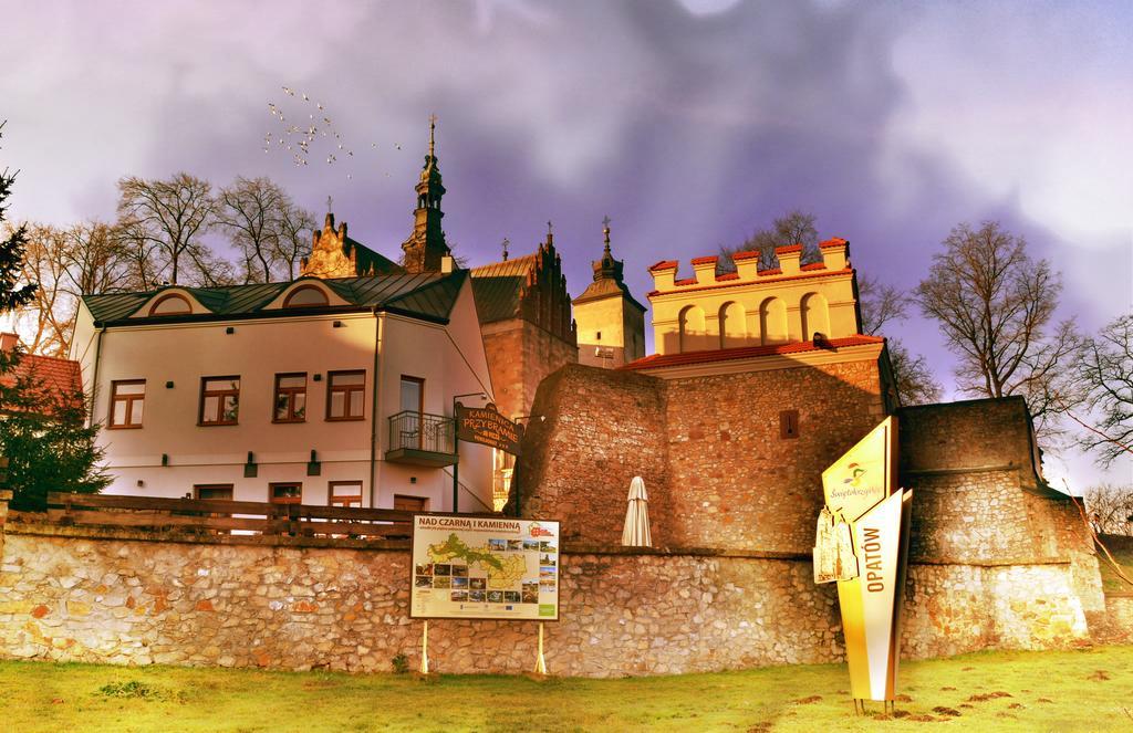 Kamienica Przy Bramie Hotel Opatow  Bagian luar foto