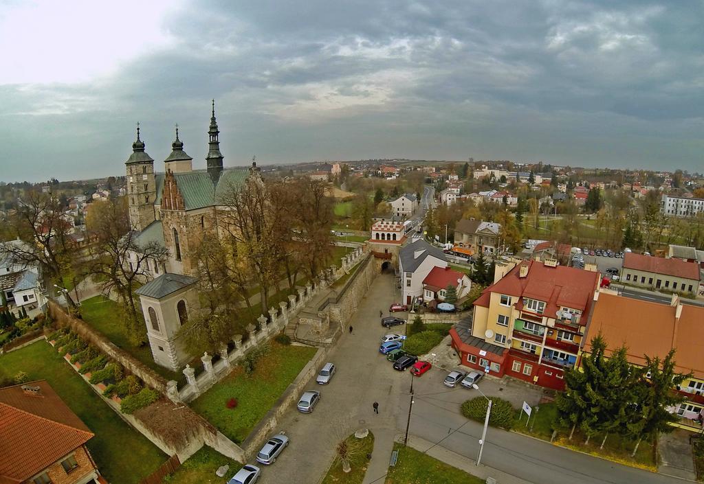 Kamienica Przy Bramie Hotel Opatow  Bagian luar foto